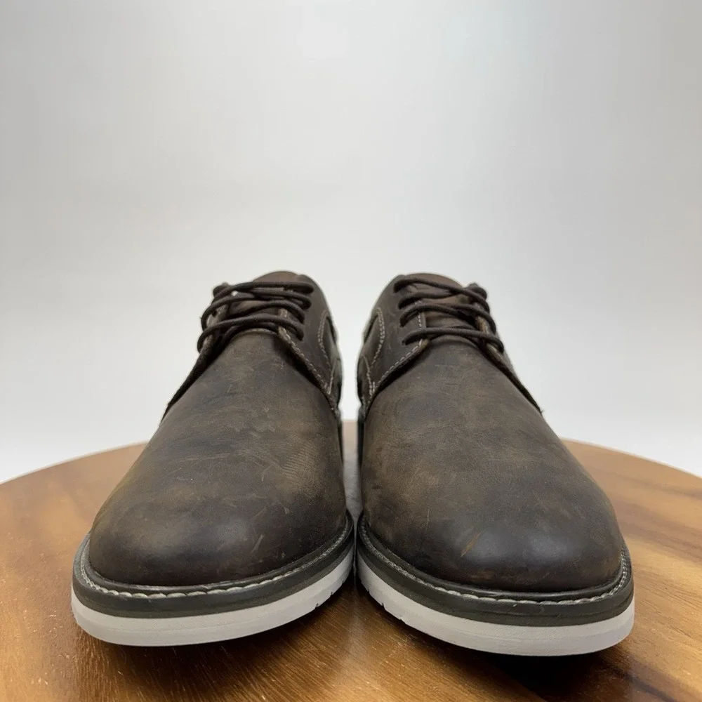 New NWOB Mens Clarks Monahan Brown Beeswax Leather Plain Toe Oxfords Size 11.5 M